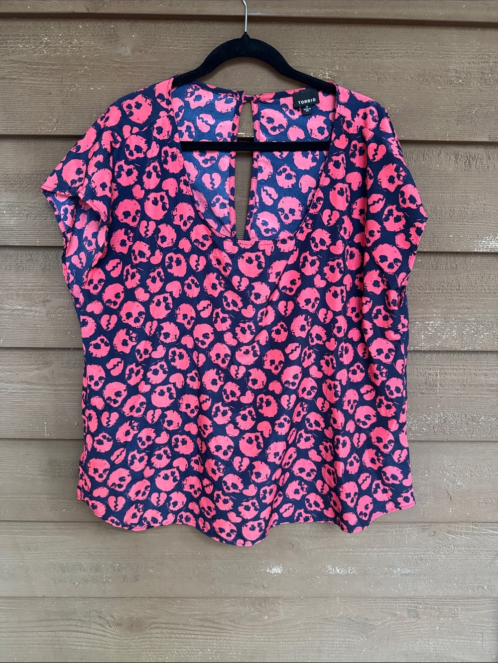 torrid Navy Blouse with Red Skull Print size 0X